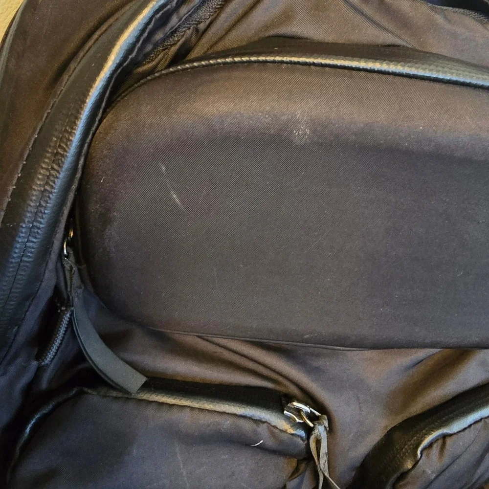 Rare Out Of Print Lululemon Cruiser Backpack Bag Black Pockets‎ Zip